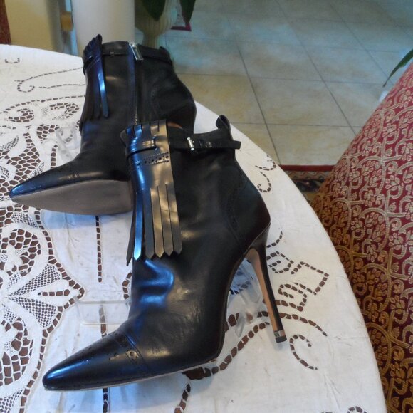 KORS by Michael Kors Black Leather Ankle Boots w/Removable Front Fringe Panel 8M - Picture 3 of 16